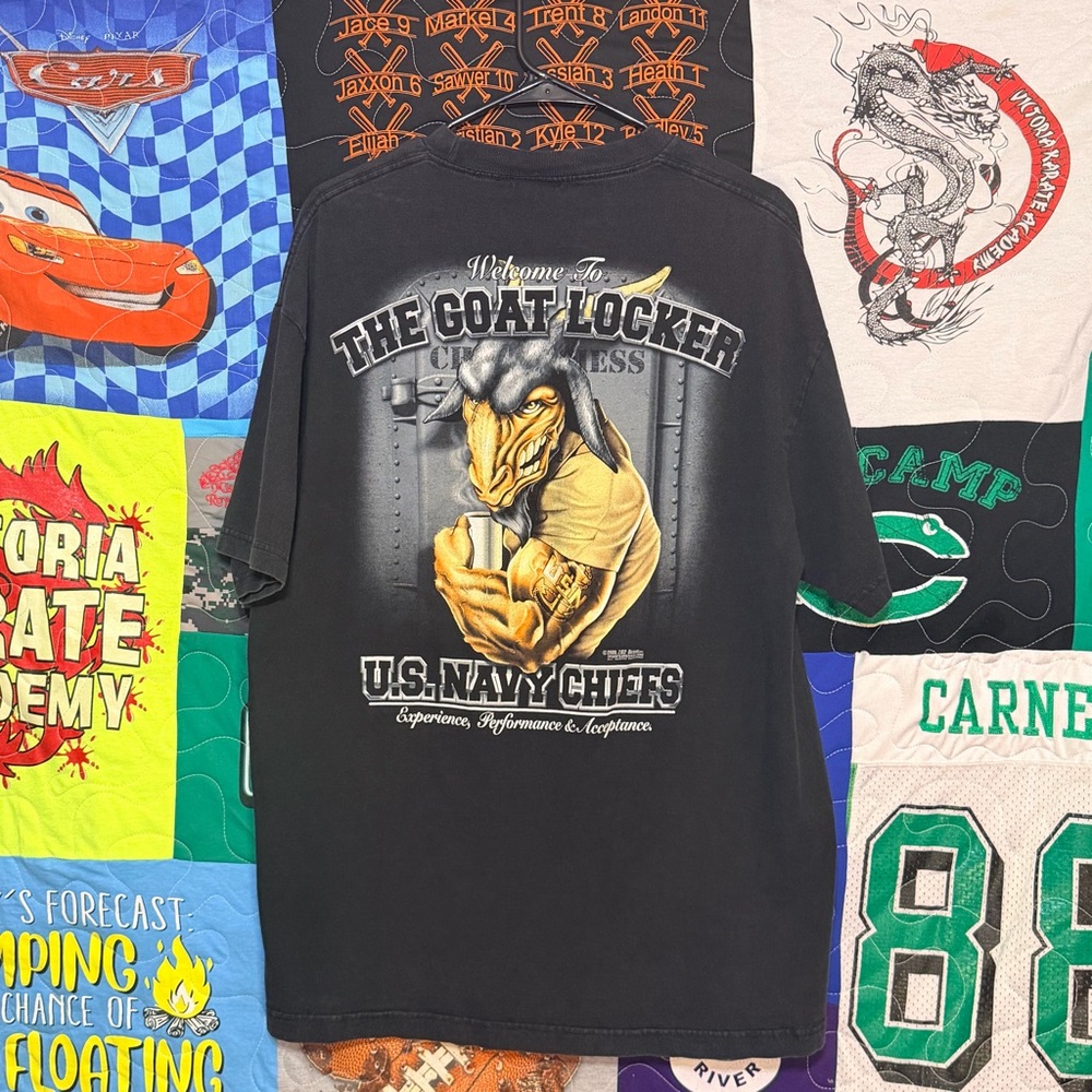100% Cotton Y2K U.S. Navy Chiefs “Goat Locker” Graphic Tee (XL)